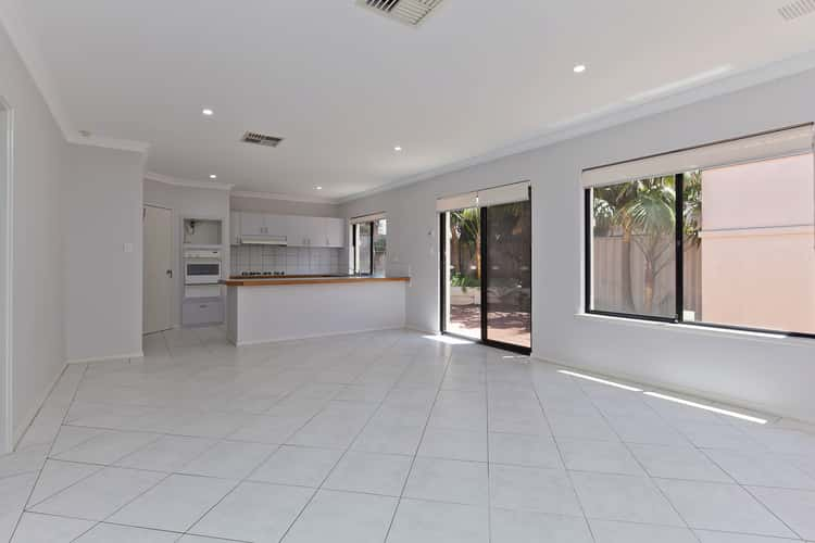 Fourth view of Homely villa listing, 2/3 Kitchener Road, Melville WA 6156