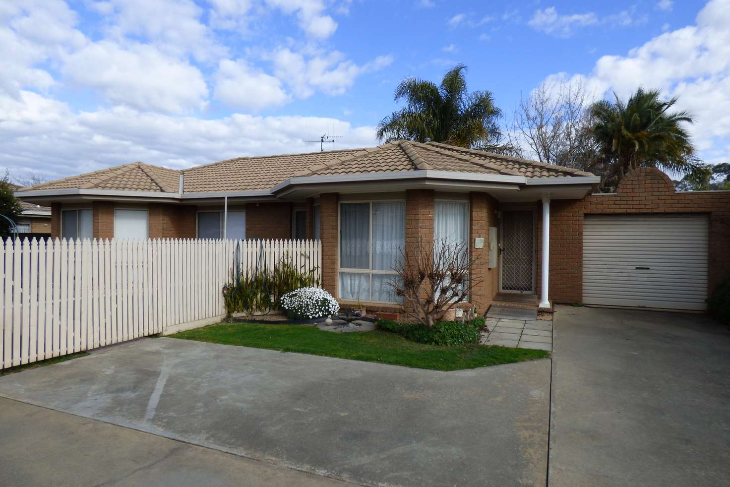 Main view of Homely townhouse listing, 2/16 Statesman Dr, Benalla VIC 3672