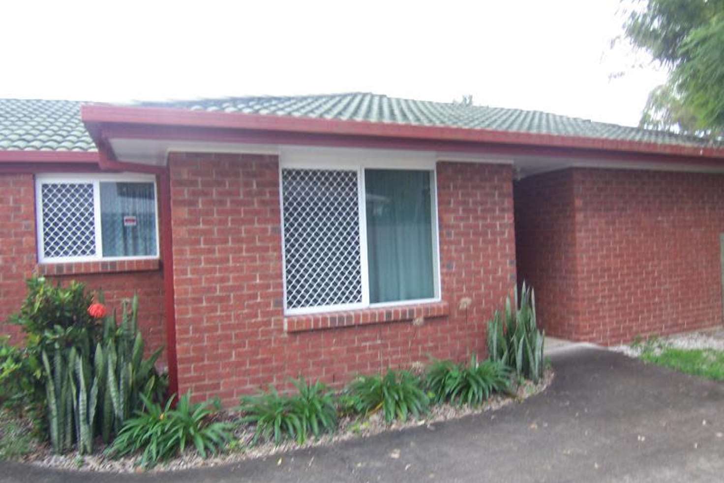 Main view of Homely semiDetached listing, 2/129 Gladstone Road, Coalfalls QLD 4305