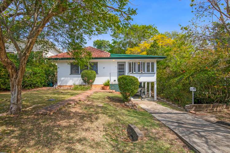 37 Ninth Avenue, St Lucia QLD 4067