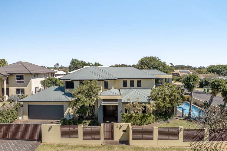 1 Vanham Close, Middle Ridge QLD 4350