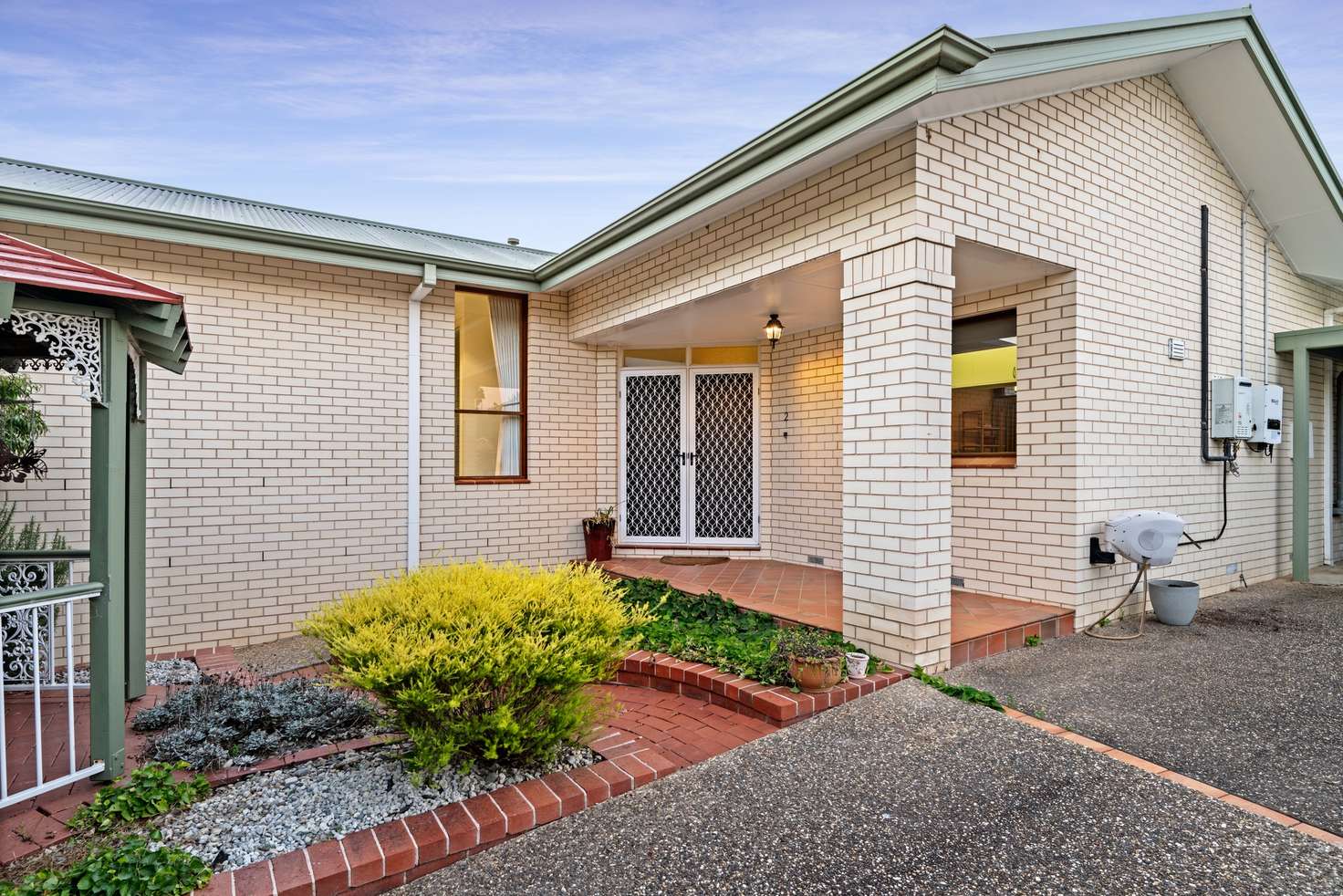 Main view of Homely townhouse listing, 2/10 John Court, North Albury NSW 2640