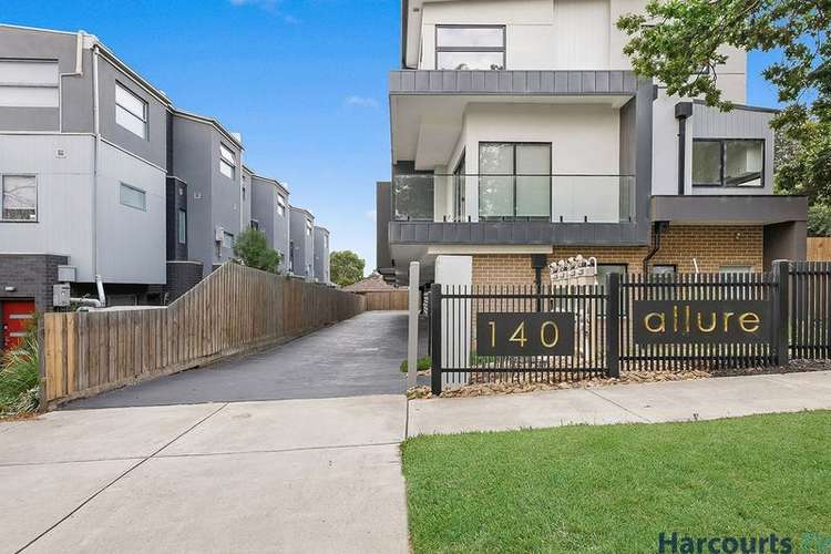 Main view of Homely townhouse listing, 2/140 Thames Street, Box Hill North VIC 3129