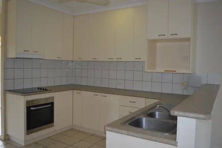 10 Kentia Grove