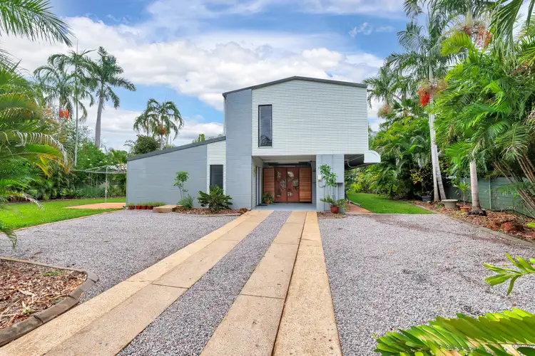 4 Howley Crescent