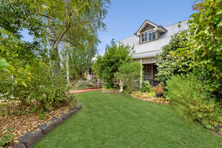6 Mountain View Avenue