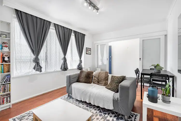8 Waratah Avenue