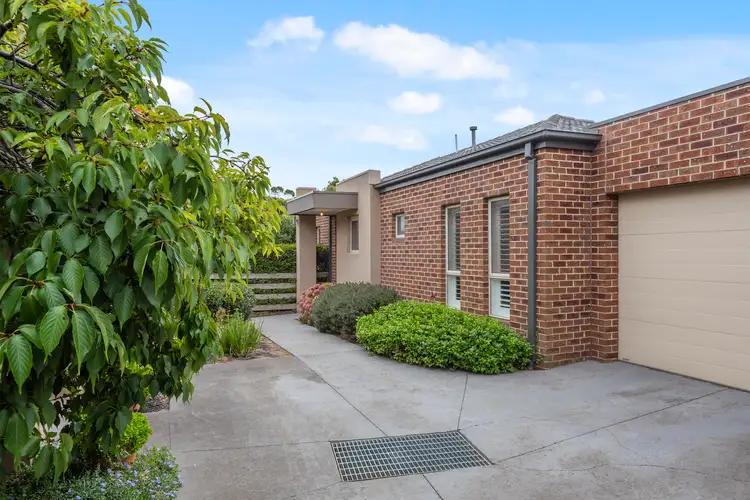 6 Francis Crescent
