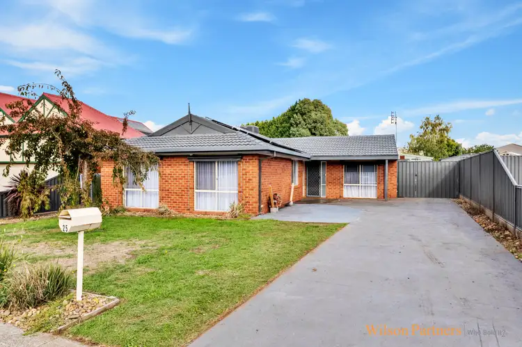 25 Franklin Close