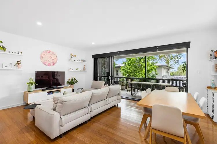 15 Kersley Road