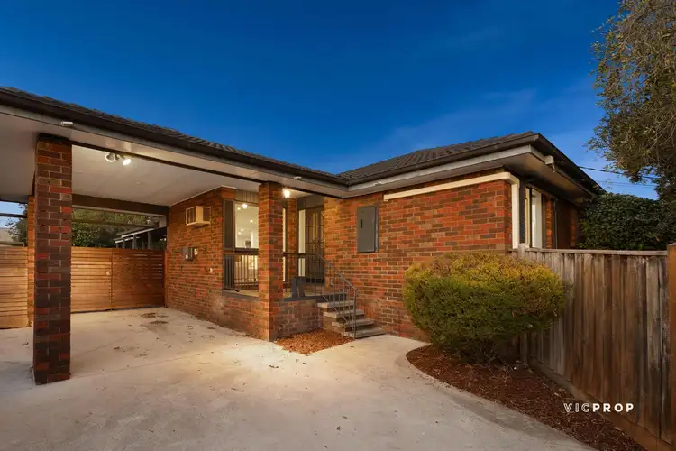 11 Cockerell Street