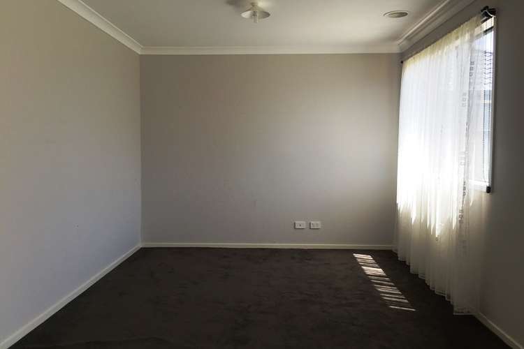Fifth view of Homely house listing, 5 Conway Cross, Derrimut VIC 3030