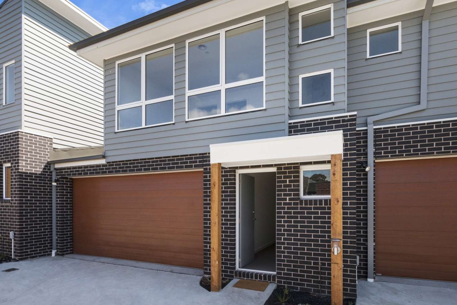 Main view of Homely townhouse listing, 2/42 William Road, Carrum Downs VIC 3201
