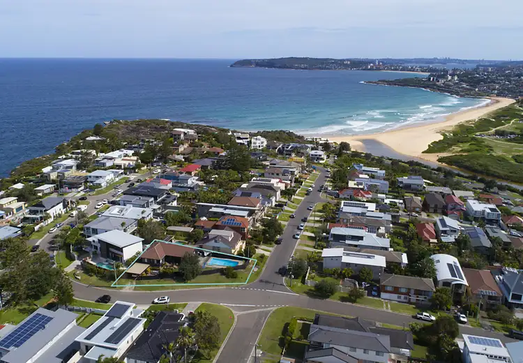 1 Robertson Road, North Curl Curl NSW 2099