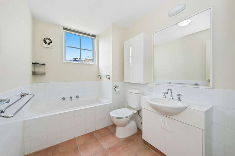 Sixth view of Homely apartment listing, 21/56 Beach Road, Hampton VIC 3188
