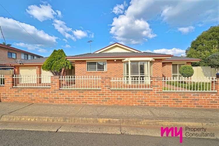 2 Magee Lane, Glenfield NSW 2167