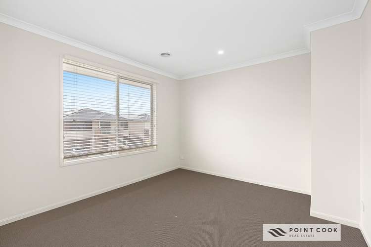 Fifth view of Homely house listing, 33 Roosevelt Way, Point Cook VIC 3030