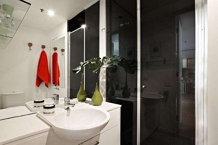 Fifth view of Homely apartment listing, 2/12 Fitzroy Street, St Kilda VIC 3182