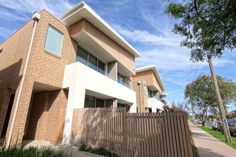 Main view of Homely townhouse listing, 140 Oak Avenue, Mentone VIC 3194