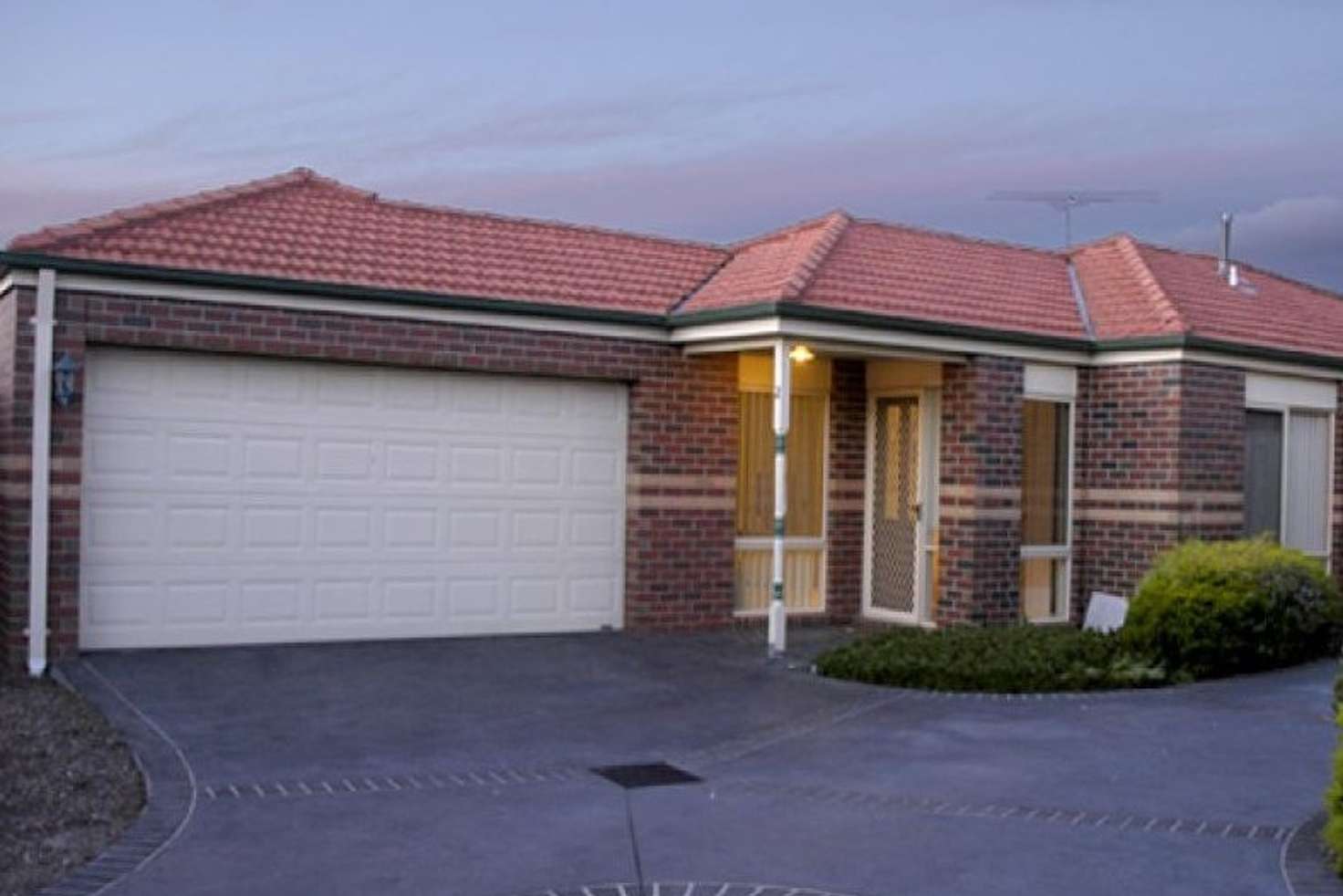 Main view of Homely unit listing, 2/120 Bemersyde Drive, Berwick VIC 3806
