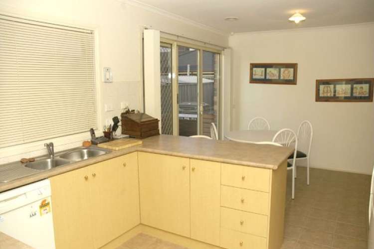Fifth view of Homely unit listing, 2/120 Bemersyde Drive, Berwick VIC 3806