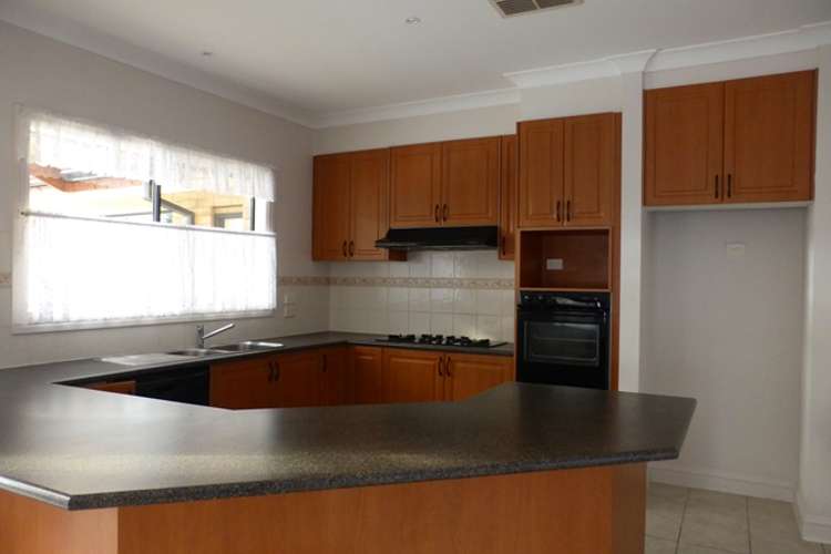 Fifth view of Homely house listing, 10 Evening Close, Sanctuary Lakes VIC 3030