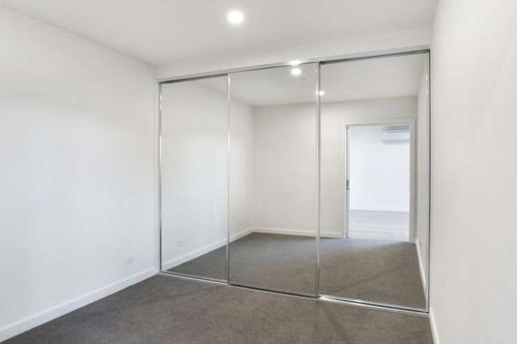 Fifth view of Homely apartment listing, 2b/33 Racecourse Road, North Melbourne VIC 3051