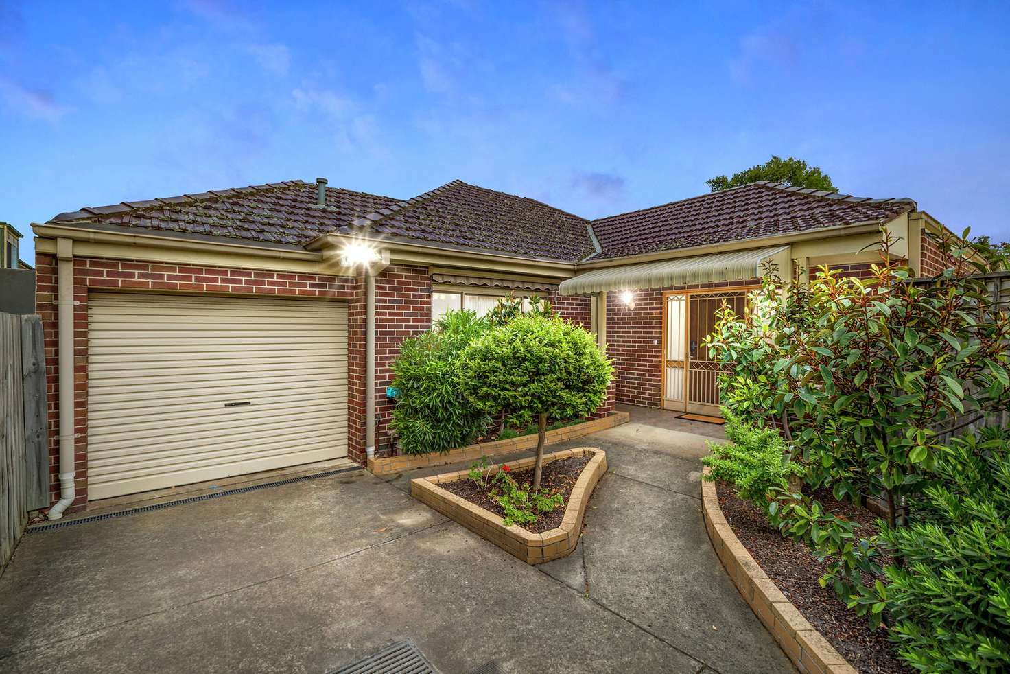 Main view of Homely house listing, 2/18 Roseberry Grove, Glen Huntly VIC 3163