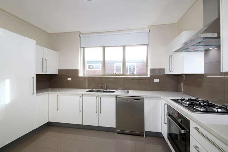 Main view of Homely apartment listing, 18/8-10 Kelvin Grove, Prahran VIC 3181