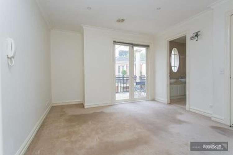 Fourth view of Homely apartment listing, 3a/10 Lalbert Crescent, Prahran VIC 3181