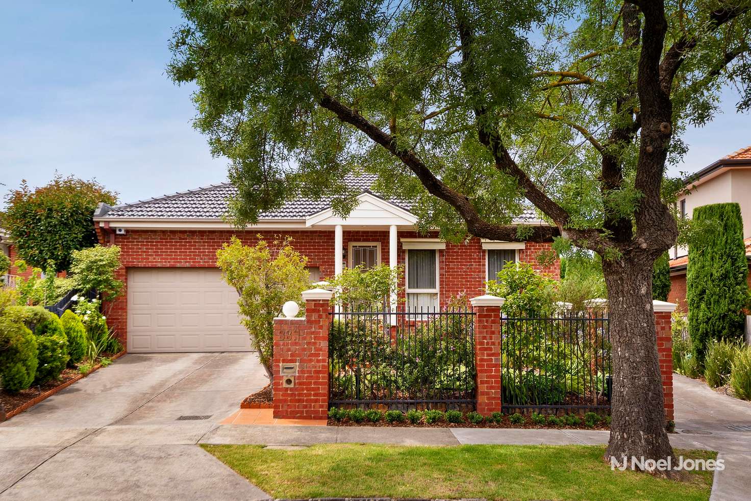 Main view of Homely townhouse listing, 1/33 Hatfield Street, Balwyn North VIC 3104
