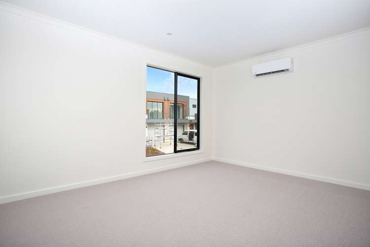 Fourth view of Homely townhouse listing, 5 Pasture Place, Thomastown VIC 3074