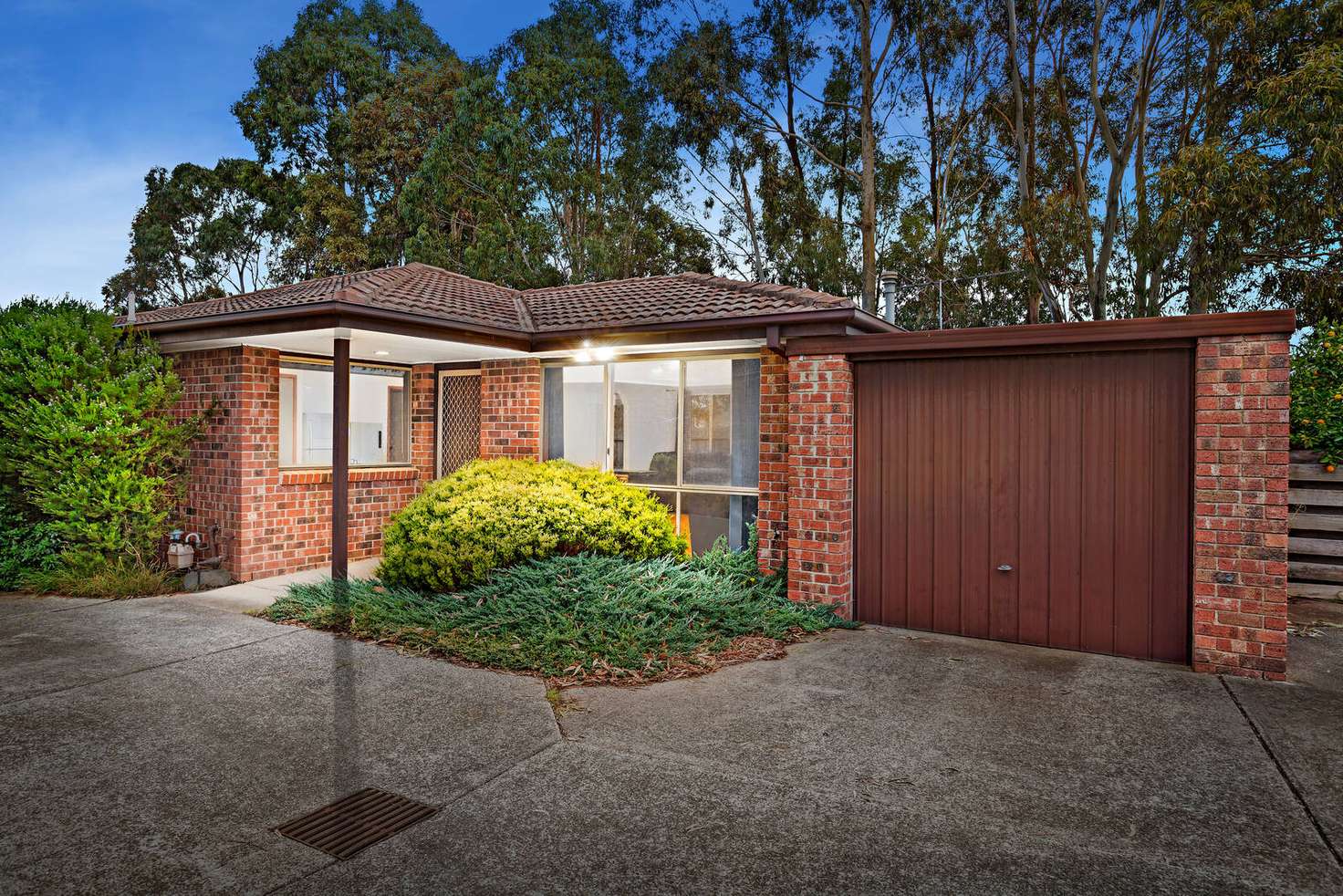 Main view of Homely unit listing, 2/17 Florence Avenue, Berwick VIC 3806