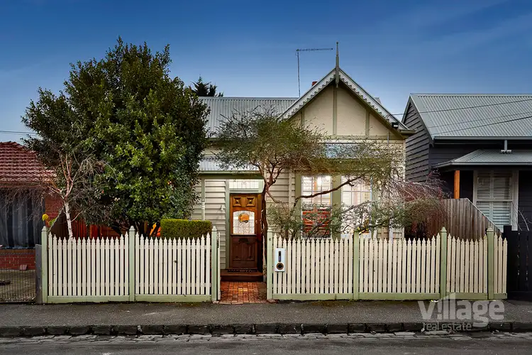 6 Agnes Street