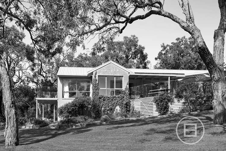 15 Luton Avenue, Red Hill VIC 3937