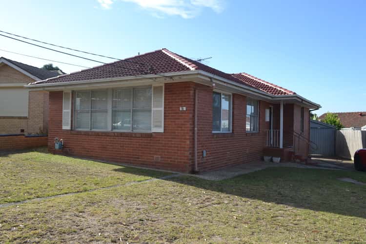 Main view of Homely house listing, 10 Yarra Avenue, Reservoir VIC 3073