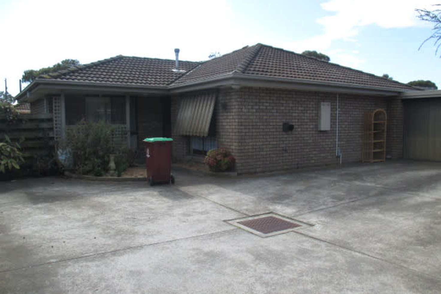 Main view of Homely unit listing, 2/27 Bowen Street, Cranbourne VIC 3977