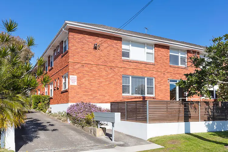 2/19 Stewart Avenue, Curl Curl NSW 2096