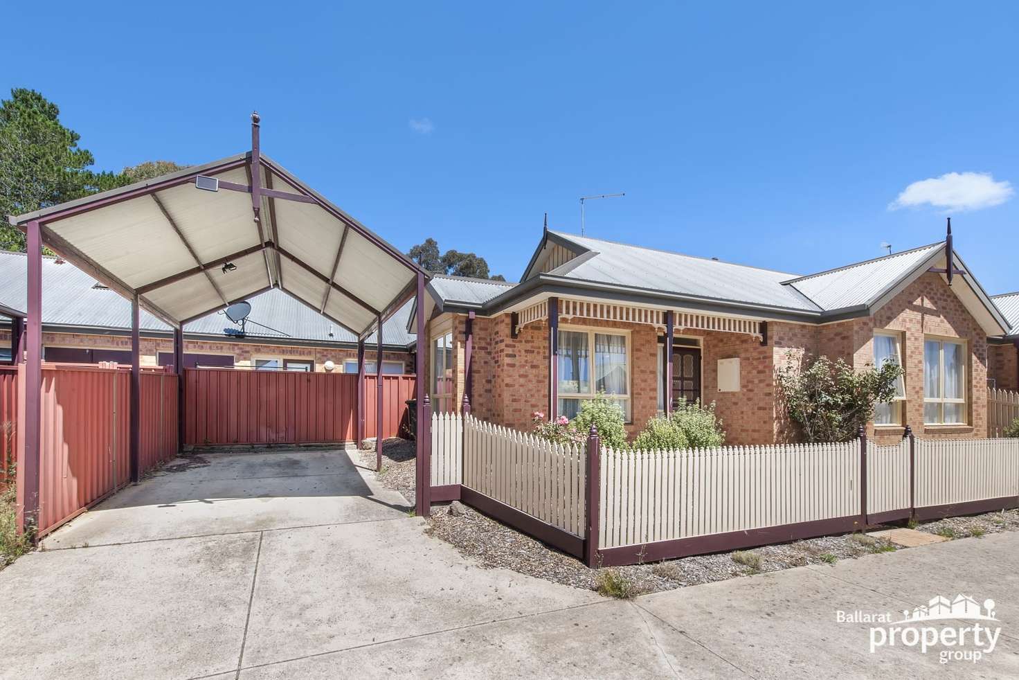 Main view of Homely townhouse listing, 2/5 Castle Court, Ballarat East VIC 3350