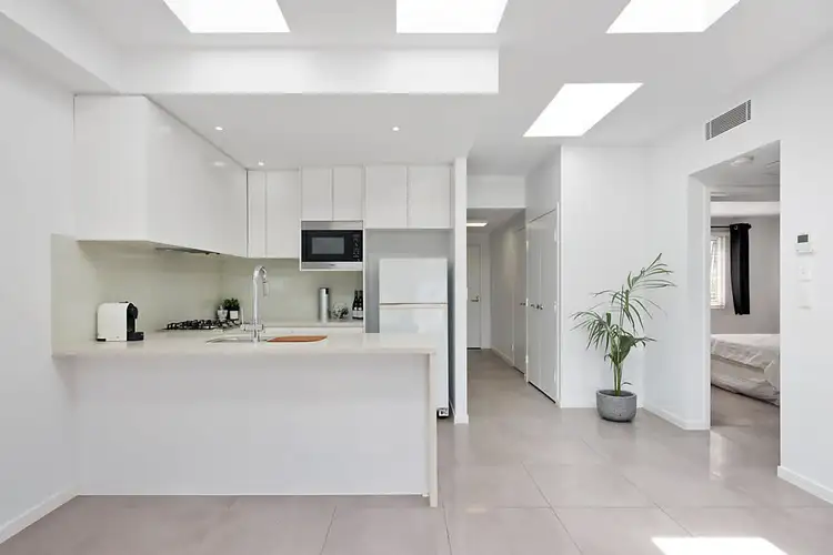 2/64 Pitt Road, North Curl Curl NSW 2099