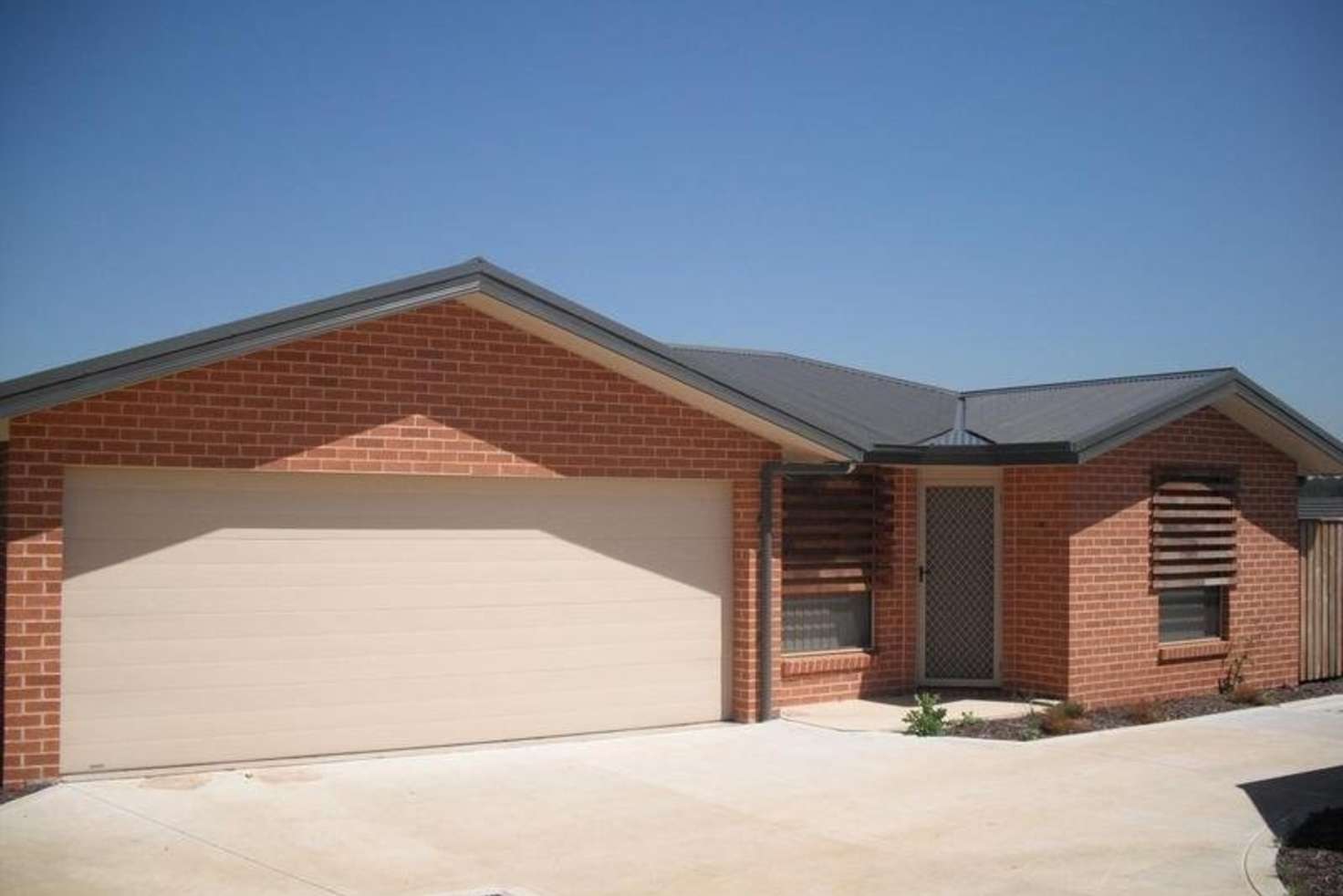 Main view of Homely townhouse listing, 2/17 Durham Road, Branxton NSW 2335