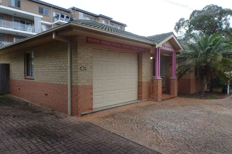 Main view of Homely villa listing, 4/196-198 Burnett Street, Mays Hill NSW 2145