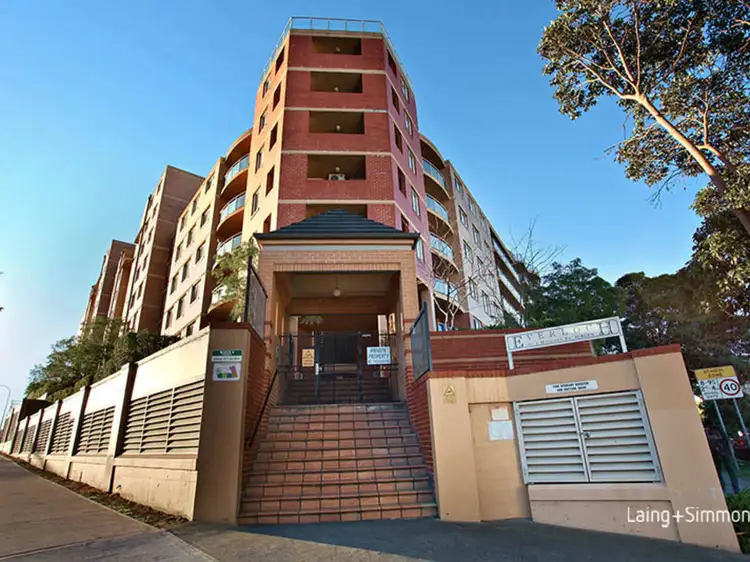 2 Macquarie Road