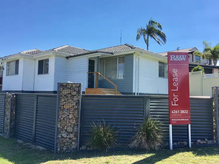 10 Lakeside Drive