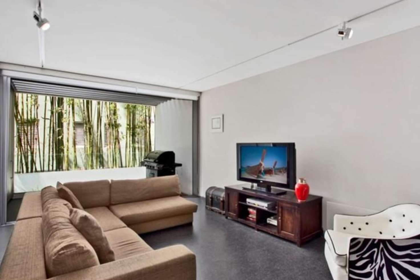 Main view of Homely apartment listing, 207/138 Barcom Avenue, Darlinghurst NSW 2010