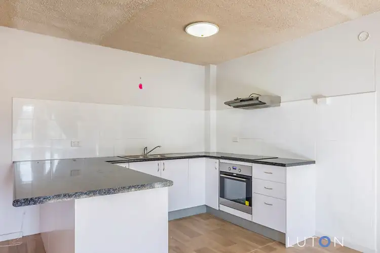 2/4 Velacia Place