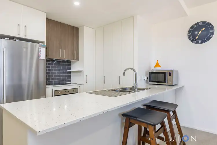 27/2 Hinder Street