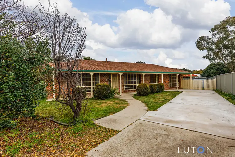 6 Flegg Crescent