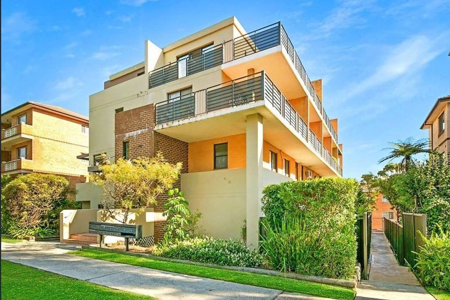 Main view of Homely unit listing, 11/31-33 Woids Avenue, Hurstville NSW 2220