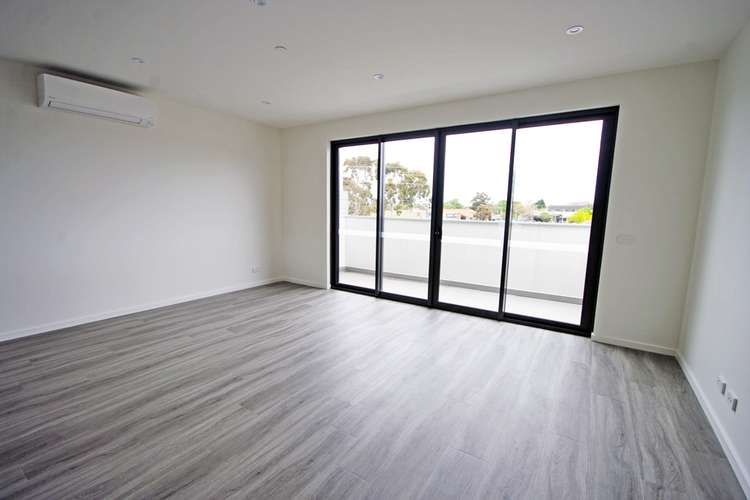 Second view of Homely apartment listing, 3/477 South Road, Bentleigh VIC 3204